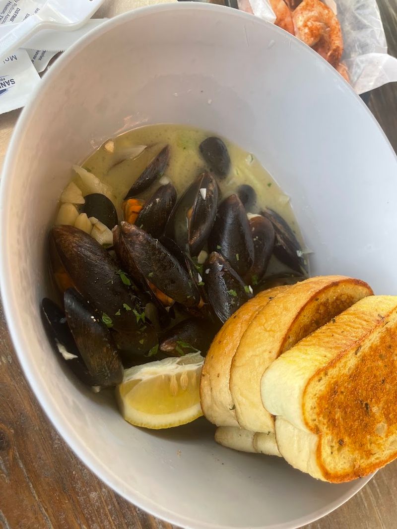 Garlic Mussels That Deserve Their Own Fan Club