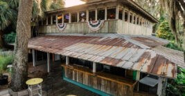 Georgia’s Best-Kept Seafood Secret Is This Humble Little Crab Shack