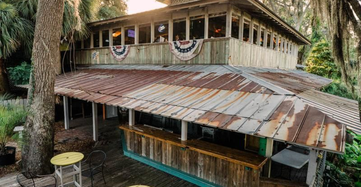 Georgia’s Best-Kept Seafood Secret Is This Humble Little Crab Shack