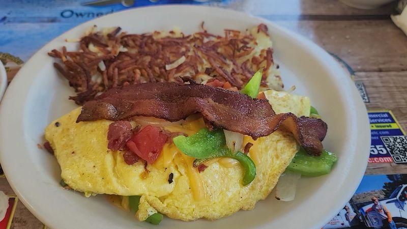 Giant Omelets That Earn Their Reputation Giant Omelets That Earn Their Reputation