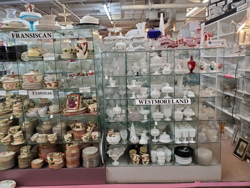 Glassware, Art, and Decorative Pieces Worth Discovering