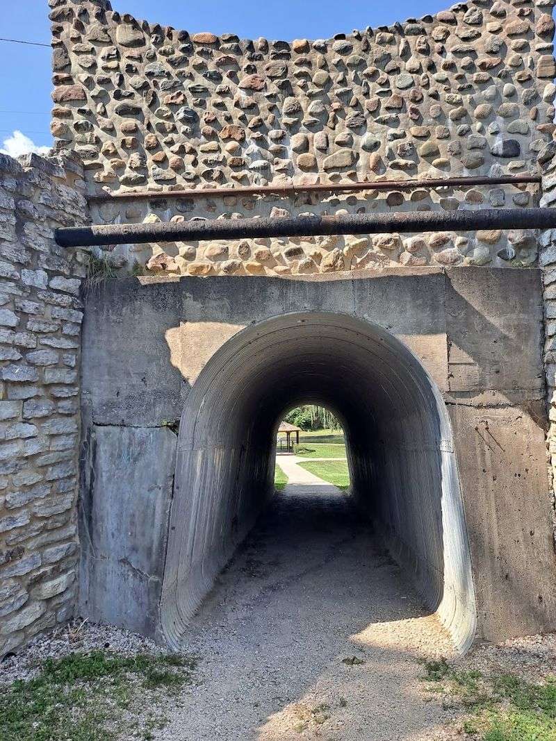Gorgeous Stone Archways Perfect for Photos Gorgeous Stone Archways Perfect for Photos