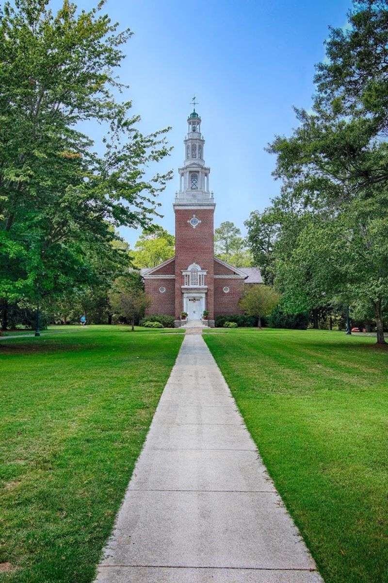Gorgeous Traditional Architecture and Endless Green Space