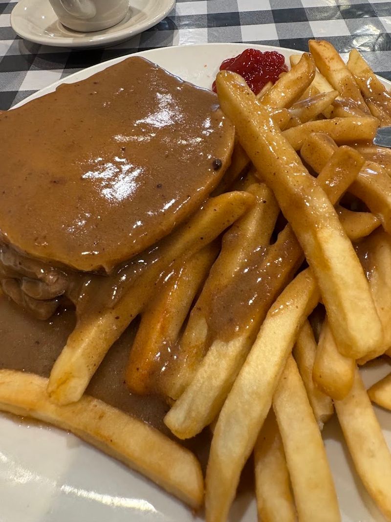 Gravy Fries That Customers Call Absolutely Unbeatable Gravy Fries That Customers Call Absolutely Unbeatable