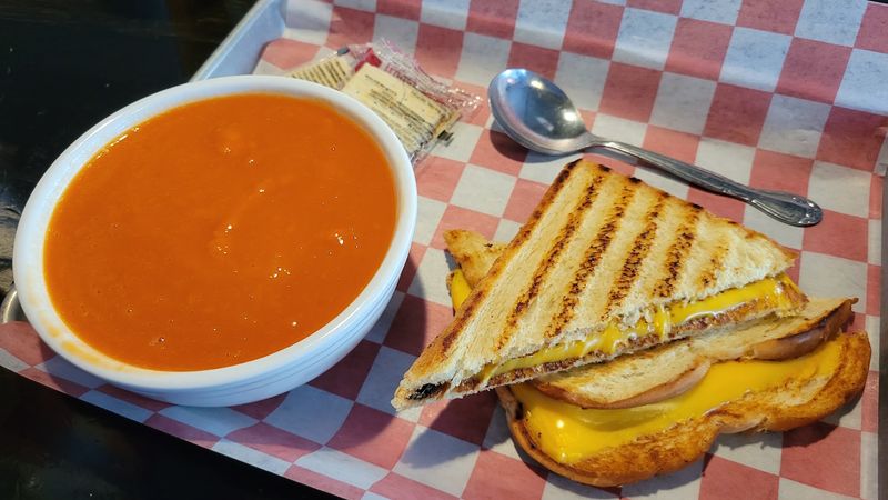 Grilled Cheese and Tomato Soup: Comfort Food Done Simply