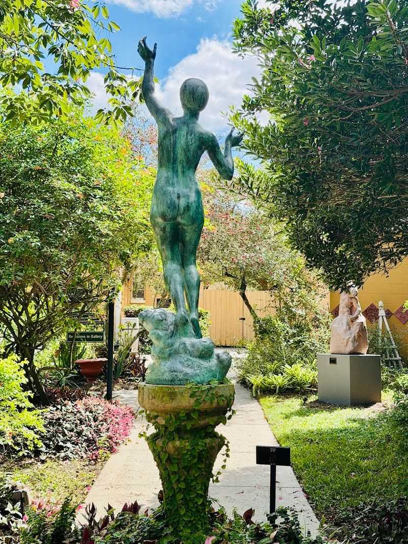 Guided Tours That Bring the Art Alive Guided Tours That Bring the Art Alive