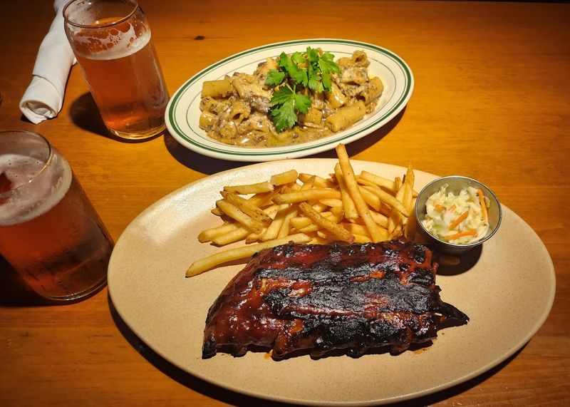 Happy Hour Deals That Actually Impress Happy Hour Deals That Actually Impress