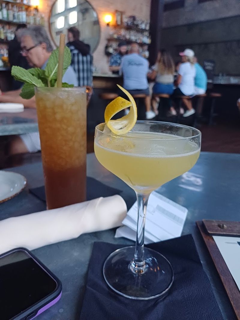 Happy Hour Deals Worth Rearranging Your Whole Afternoon For Happy Hour Deals Worth Rearranging Your Whole Afternoon For