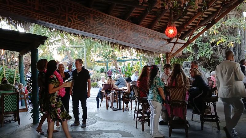 Happy Hour Deals Worth Showing Up Early For Happy Hour Deals Worth Showing Up Early For