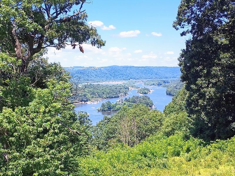 Hawk Overlook: Where the Views Will Stop You in Your Tracks Hawk Overlook: Where the Views Will Stop You in Your Tracks