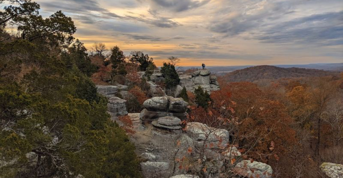 Hidden In Illinois Is A Breathtaking Destination So Unexpected, You’ll Forget You’re Still In The Midwest