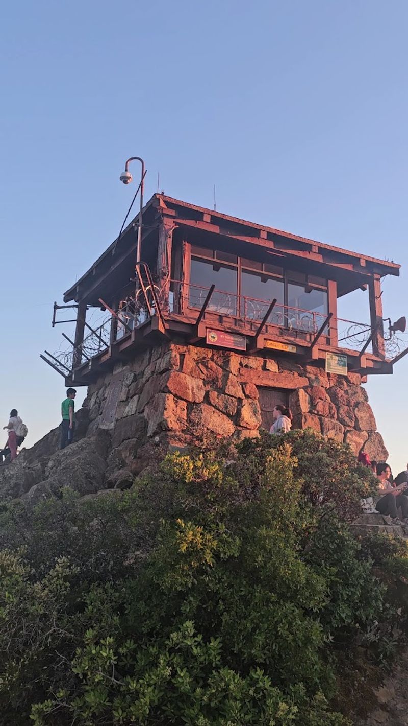 Hiking Up to the Gardner Fire Lookout