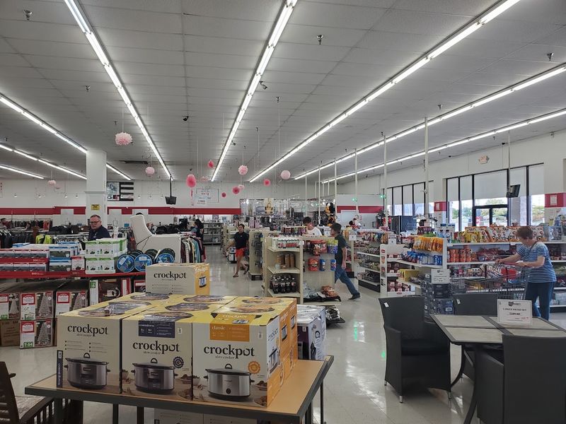 Home Decor and Kitchen Goods Galore Home Decor and Kitchen Goods Galore