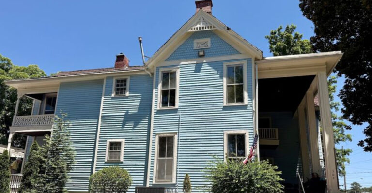 Housed Inside A Beautiful Victorian Home, This Alabama Restaurant Serves Fried Green Tomatoes Worth Traveling For