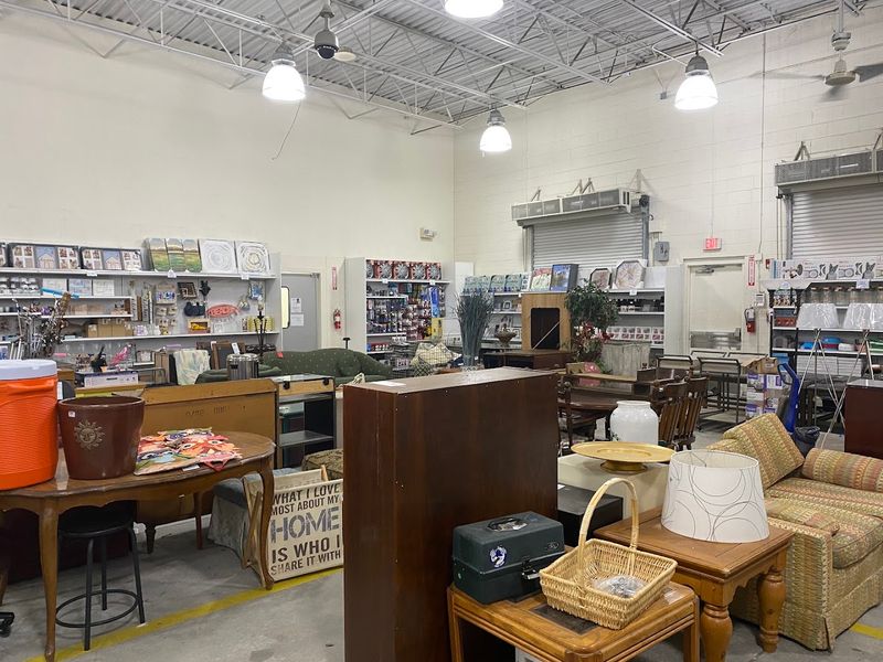 Housewares and Kitchen Items