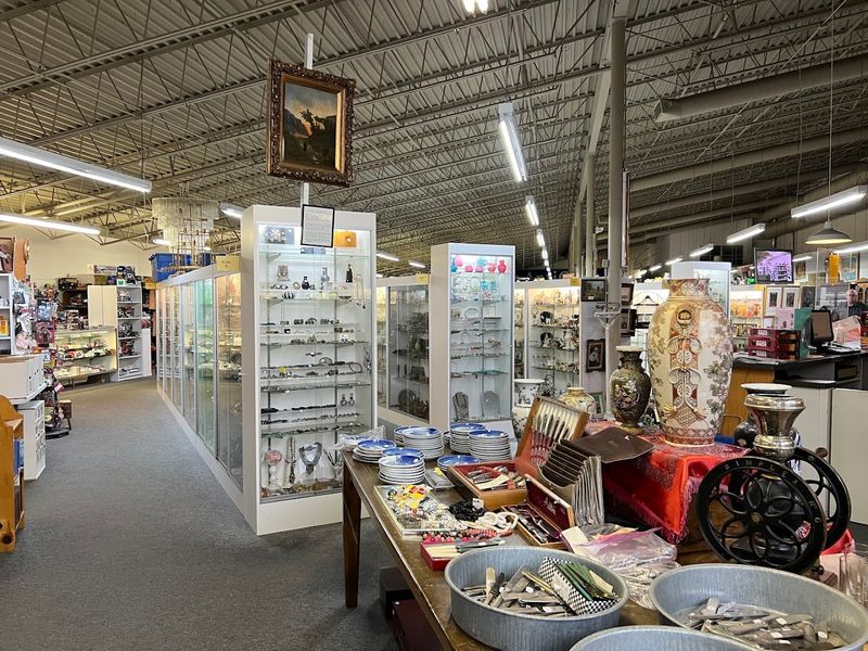 Hundreds of Vendors Means Something for Absolutely Everyone Hundreds of Vendors Means Something for Absolutely Everyone