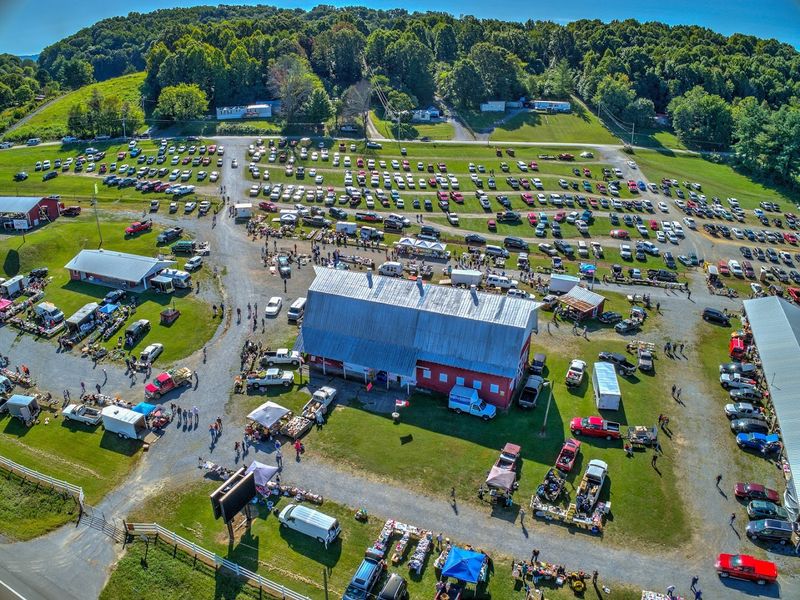 Hundreds of Vendors Spread Across a Massive Property