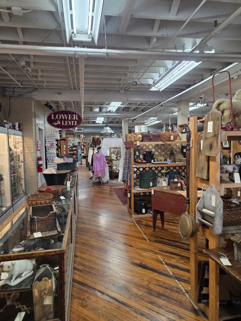 Hundreds of Vendors Under One Roof