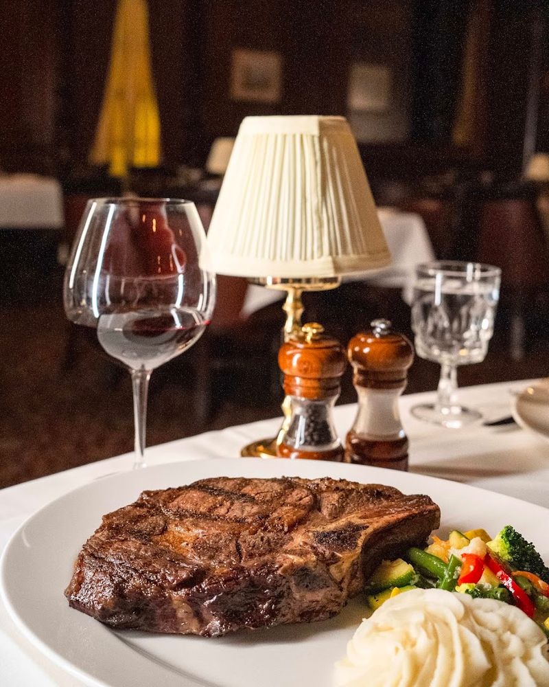 Hy's Steak House - Honolulu, Hawaii Hy's Steak House - Honolulu, Hawaii