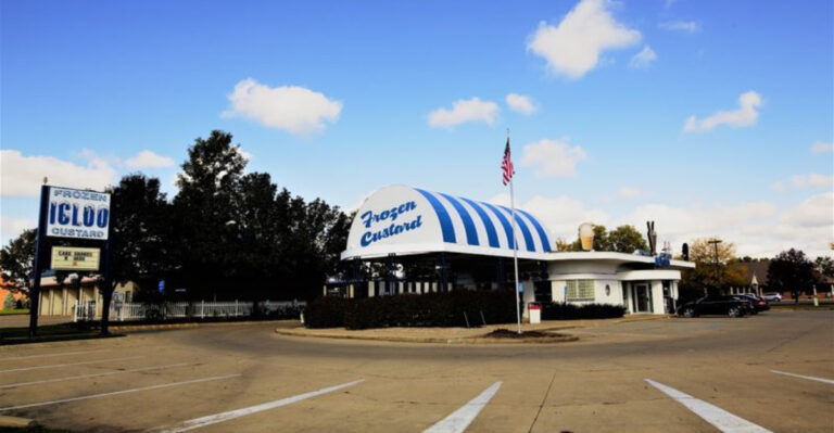 Indiana’s Oldest Custard Stand Has Been Delighting Customers Since 1932