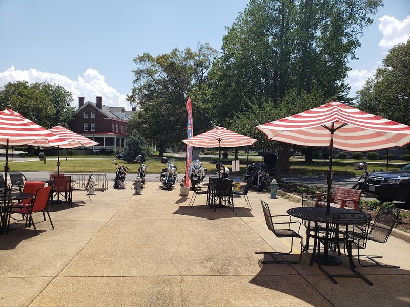 Indoor And Outdoor Seating For Every Kind Of Visitor