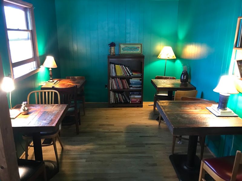 Indoor Coziness That Wraps Around You Like a Warm Blanket Indoor Coziness That Wraps Around You Like a Warm Blanket