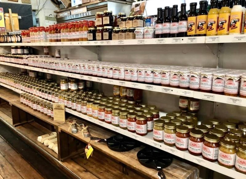 Jams, Jellies, and Preserves Straight From the Country Jams, Jellies, and Preserves Straight From the Country