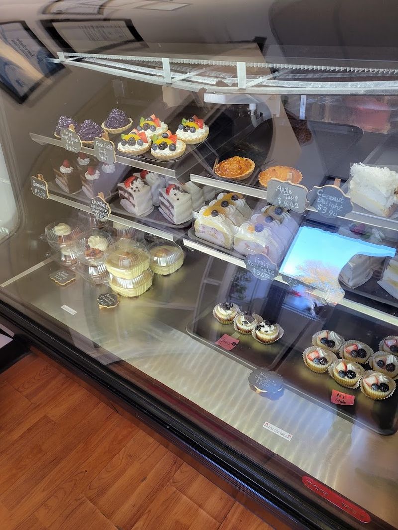 Japanese and European Pastry Traditions Under One Roof Japanese and European Pastry Traditions Under One Roof