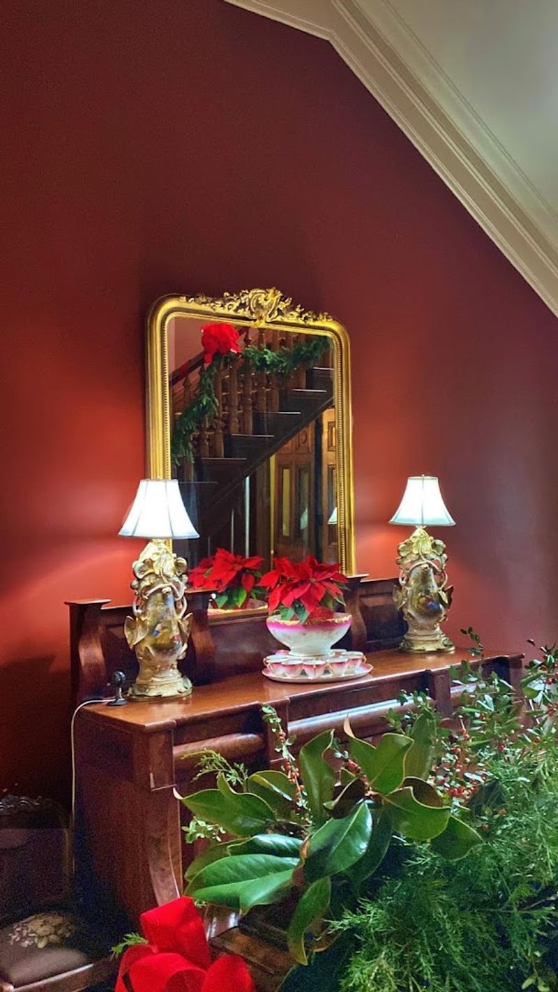 Jefferson Davis' French Mirror—A Priceless Relic