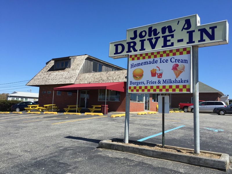 John's Drive-In - Montauk, New York John's Drive-In - Montauk, New York