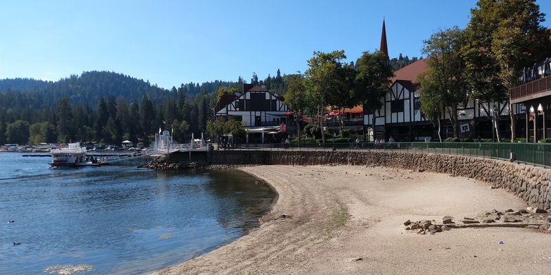 Lake Arrowhead, California Lake Arrowhead, California