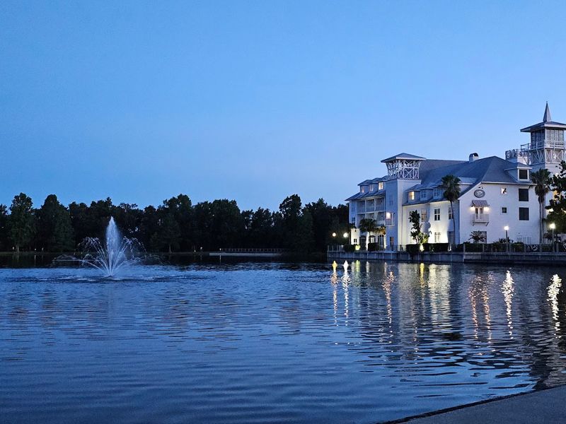 Lakefront Location That Rivals Any Waterfront Bar Lakefront Location That Rivals Any Waterfront Bar