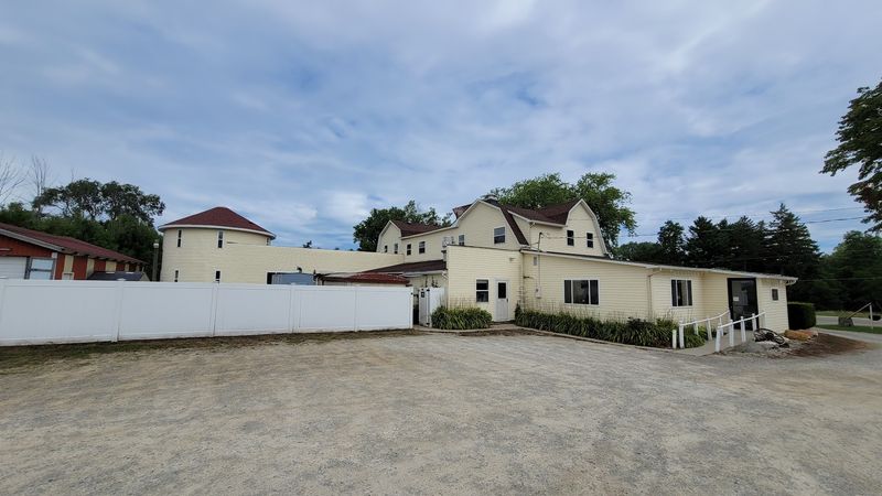 Lakeside Location with Stunning Natural Surroundings