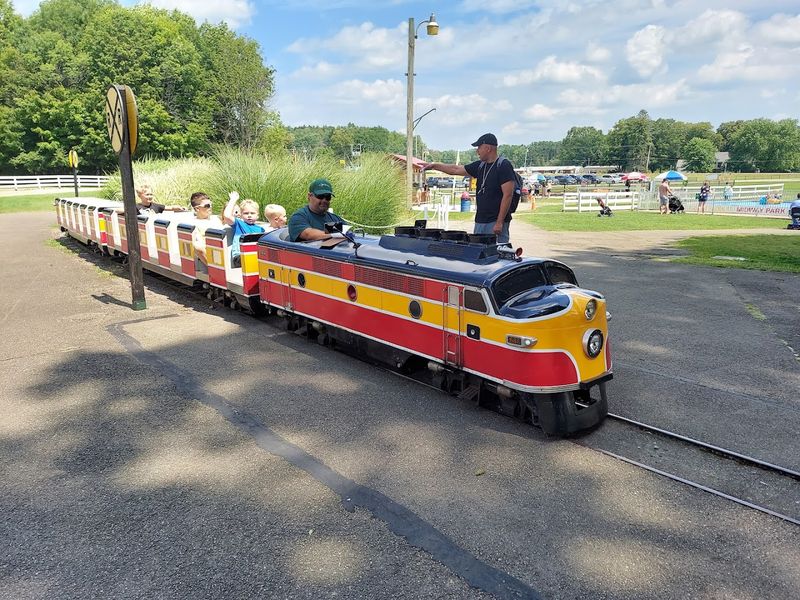 Lakeside Train Rides That Make Everyone Feel Like a Kid Again Lakeside Train Rides That Make Everyone Feel Like a Kid Again