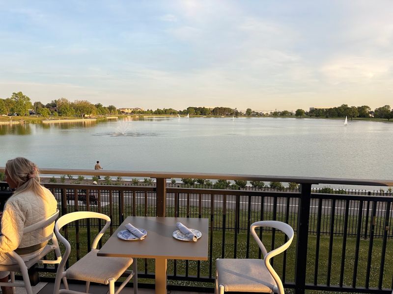 Lakeside Views That Elevate Every Meal