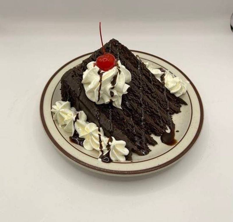 Lava Cake Dessert That Ends the Meal on a High Note Lava Cake Dessert That Ends the Meal on a High Note