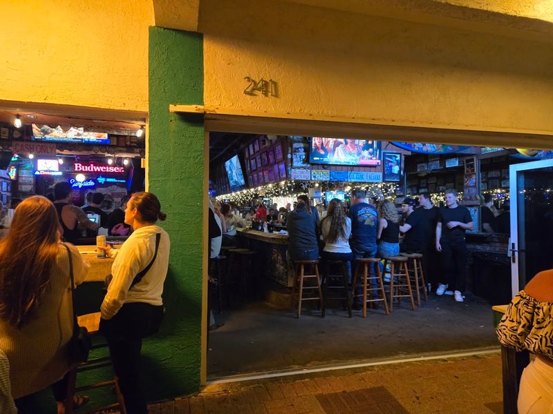 Live Bands That Keep The Dance Floor Packed Live Bands That Keep The Dance Floor Packed