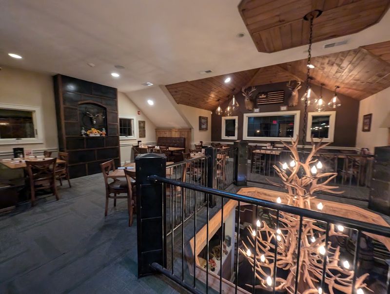 Live Music Events That Turn Dinner Into a Full Night Out Live Music Events That Turn Dinner Into a Full Night Out