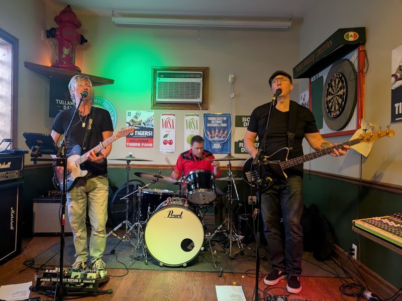 Live Music That Fills The Room With Soul