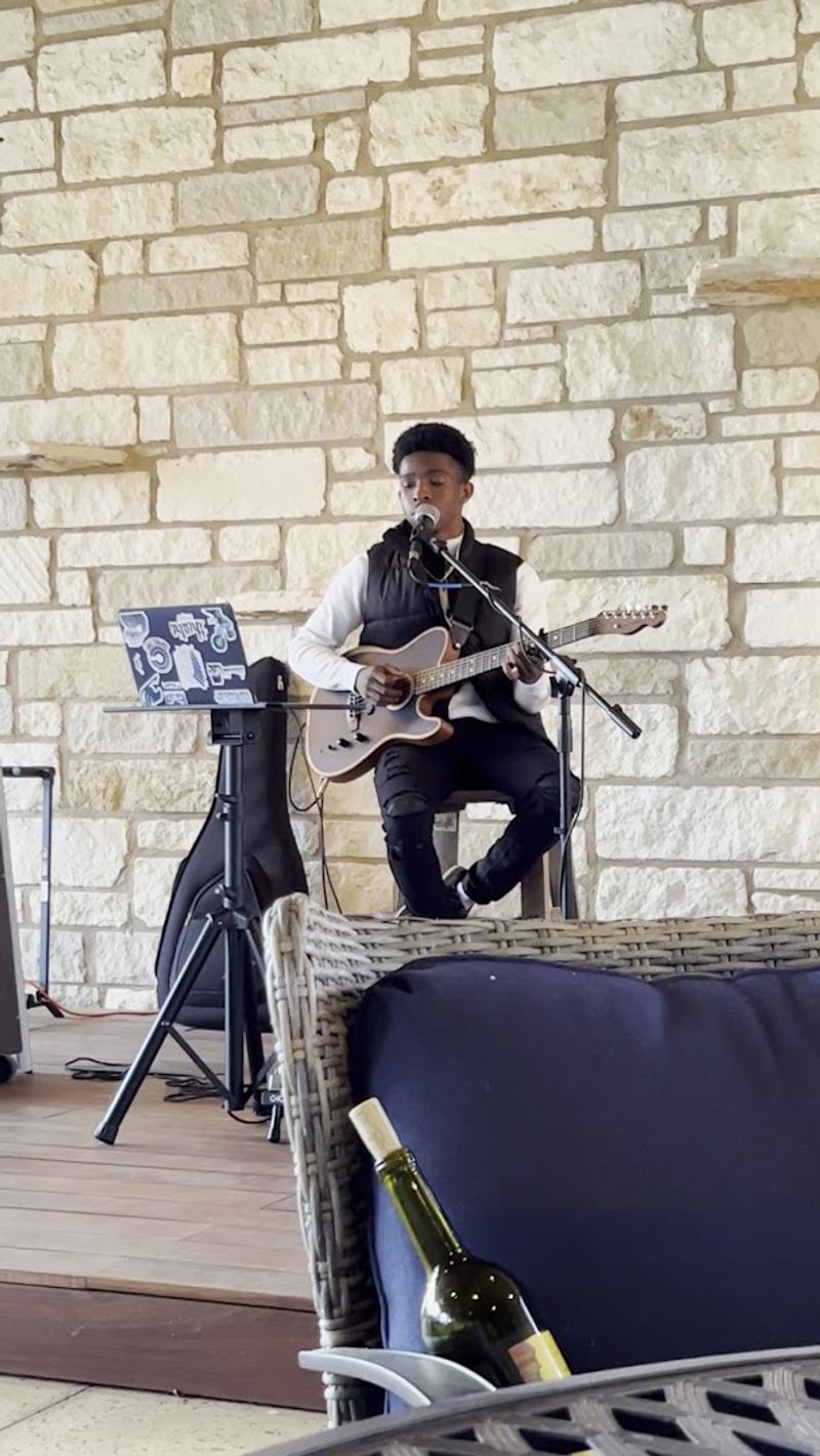 Live Music That Sets the Perfect Mood