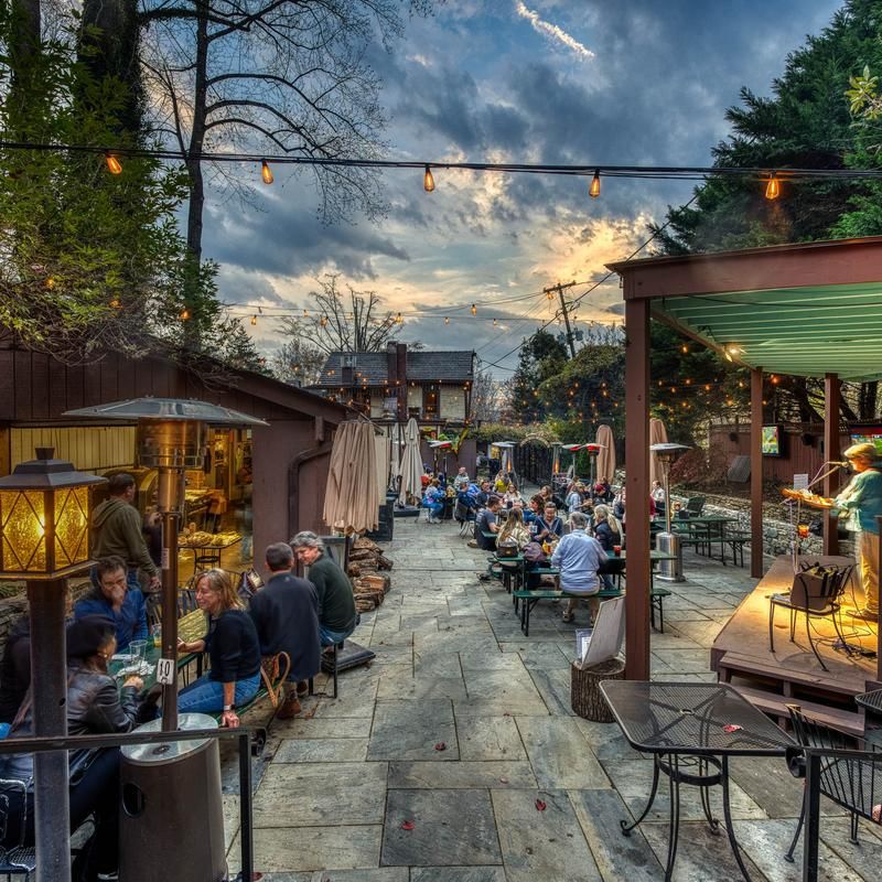Live Music That Sets the Perfect Mood