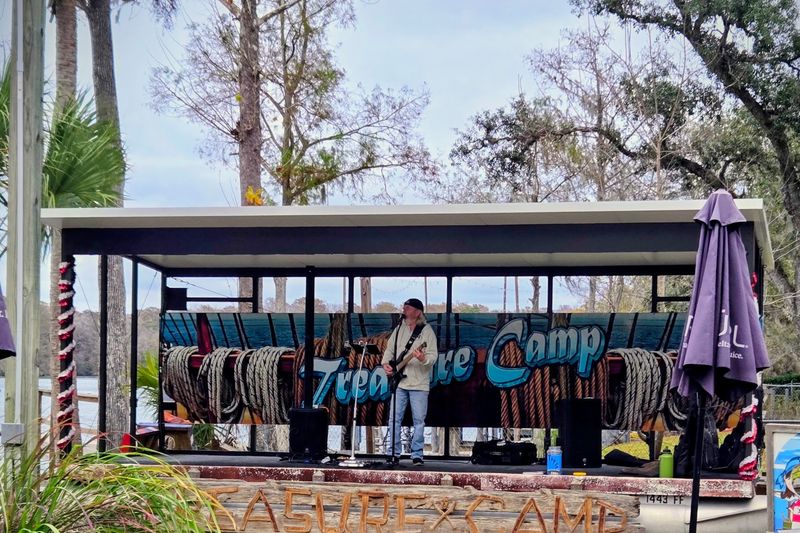 Live Music That Sets the Whole Mood