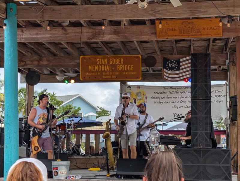 Live Music That Turns Lunch Into a Full-Blown Party
