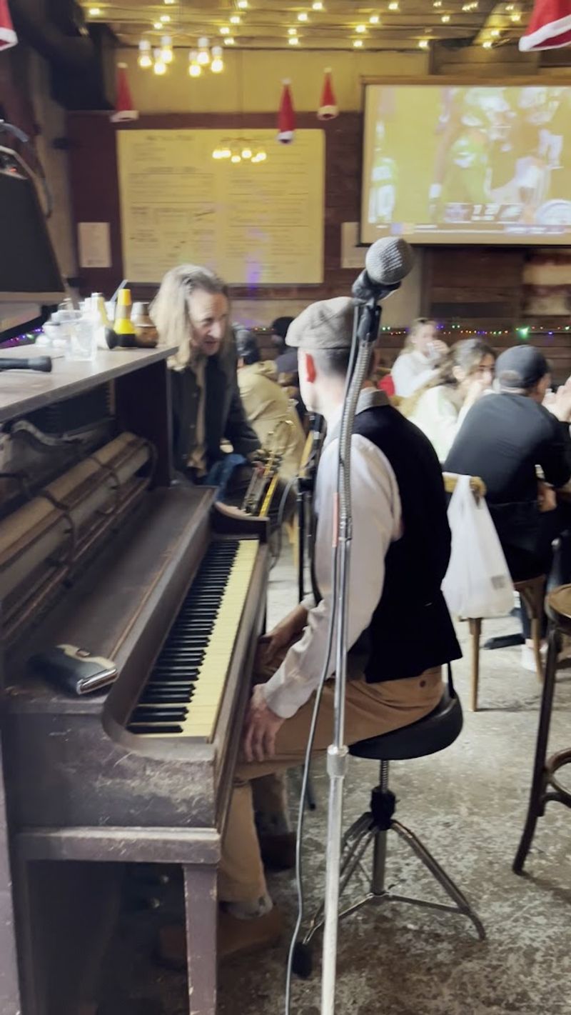 Live Music Weekends That Turn Dinner Into an Event Live Music Weekends That Turn Dinner Into an Event