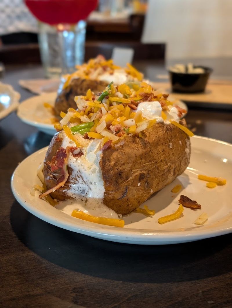 Loaded Baked Potatoes That Steal the Spotlight Loaded Baked Potatoes That Steal the Spotlight