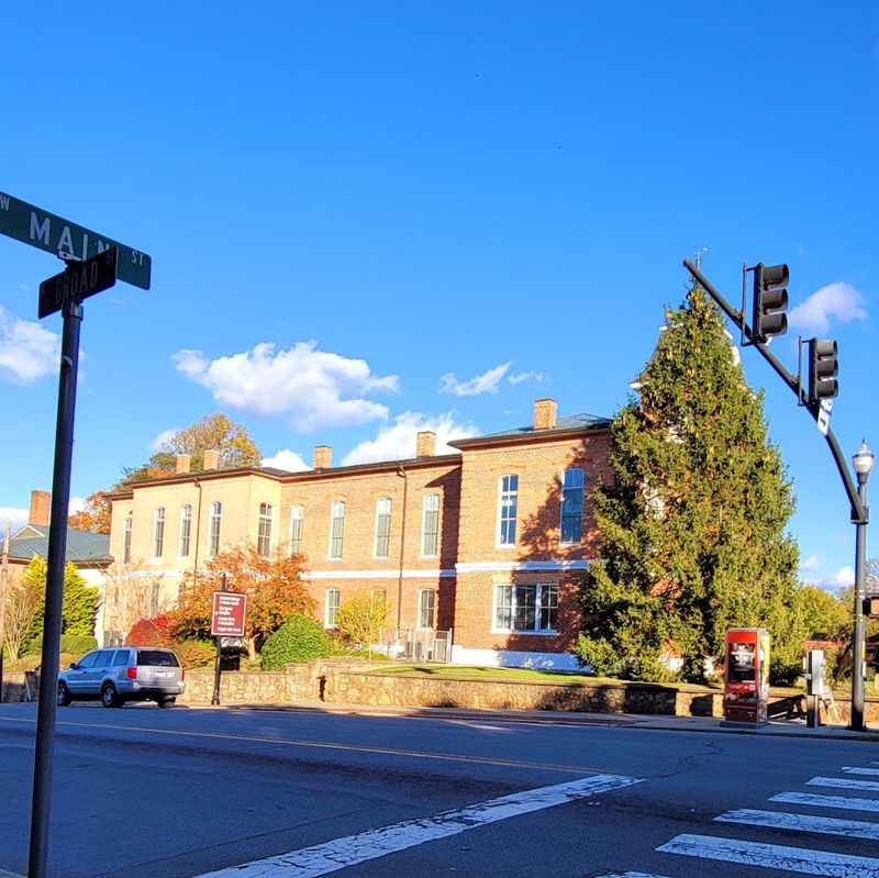 Local Art Galleries That Double as Antique Destinations