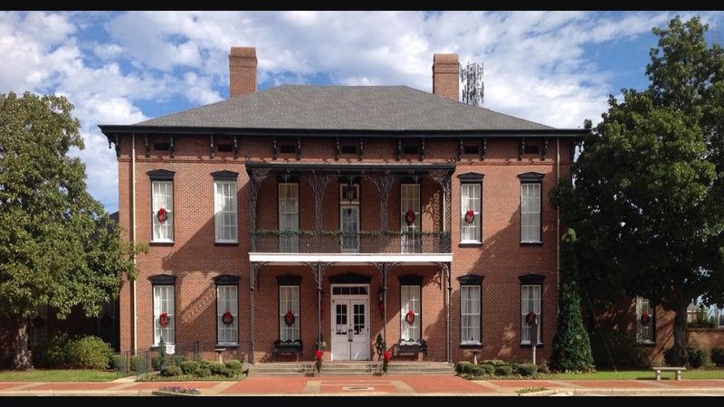 Local Dining That Keeps Southern Food Traditions Alive