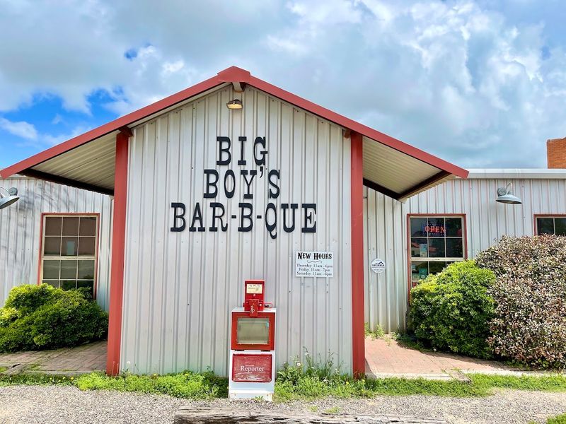 Local Dining and Small Business Charm