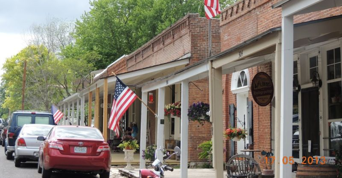 Locals Hope This Charming Small Town In Missouri Remains Their Best Kept Secret