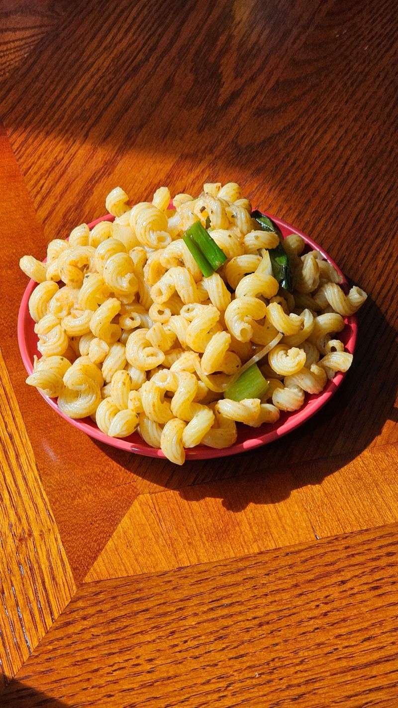 Macaroni with butter
